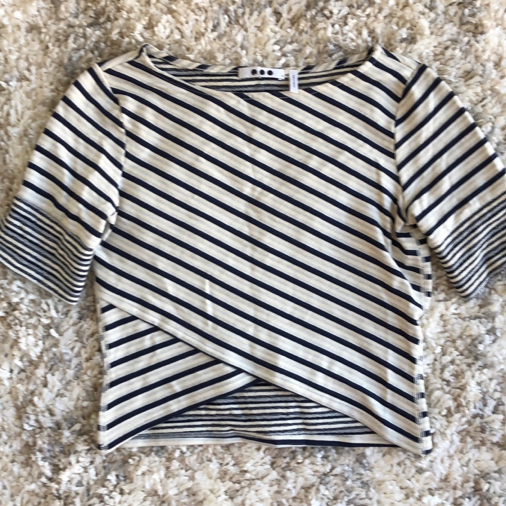 Three dots cropped shirt